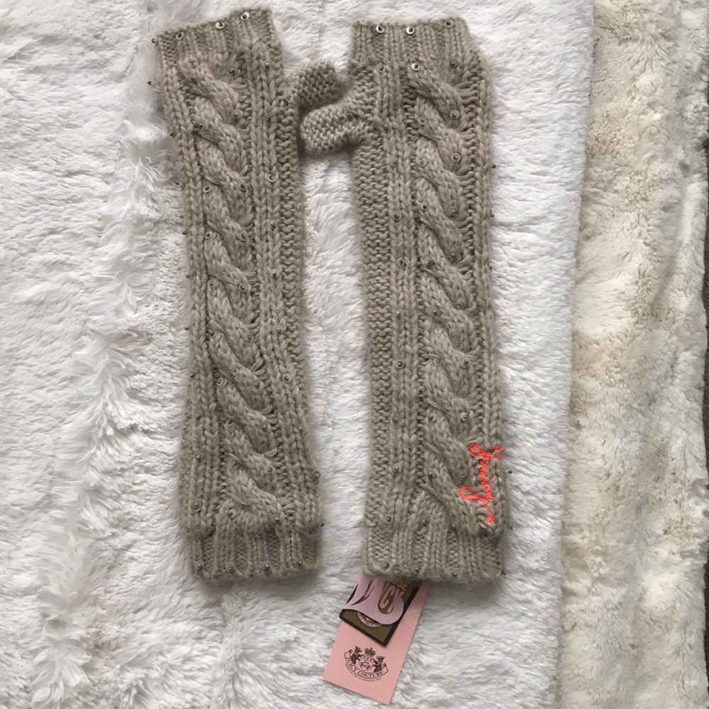 Light tan fuzzy open finger gloves Juicy Couture